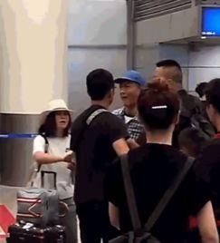 爆料行人主播是谁啊视频,爆料行人主播身份之谜  第2张